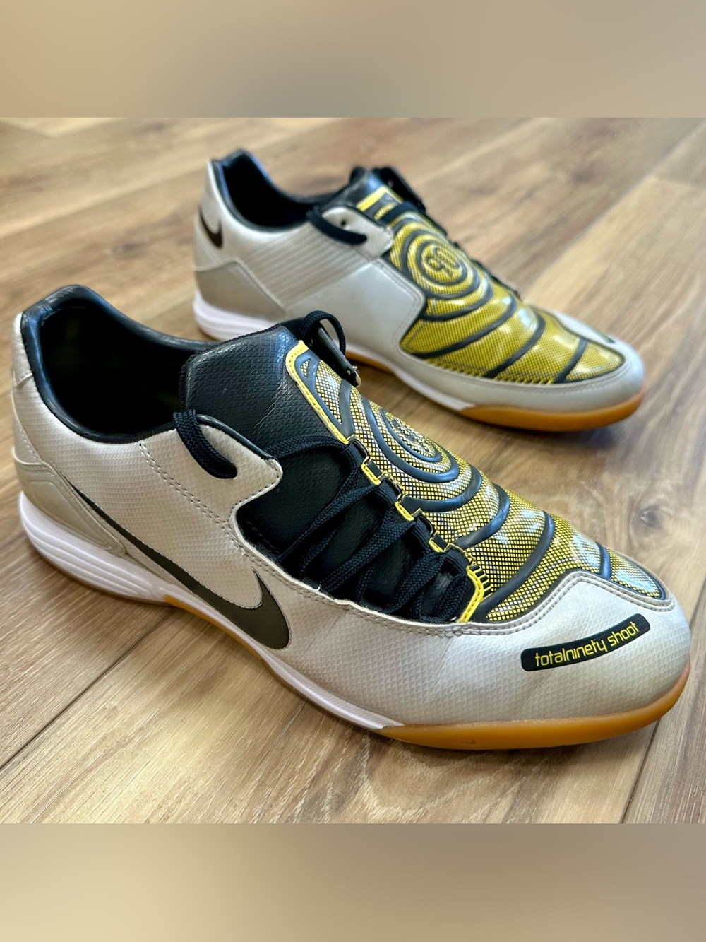 Vintage Nike Total 90 Shoot IC Indoor Soccer Shoes 316239-007, Size 9.5